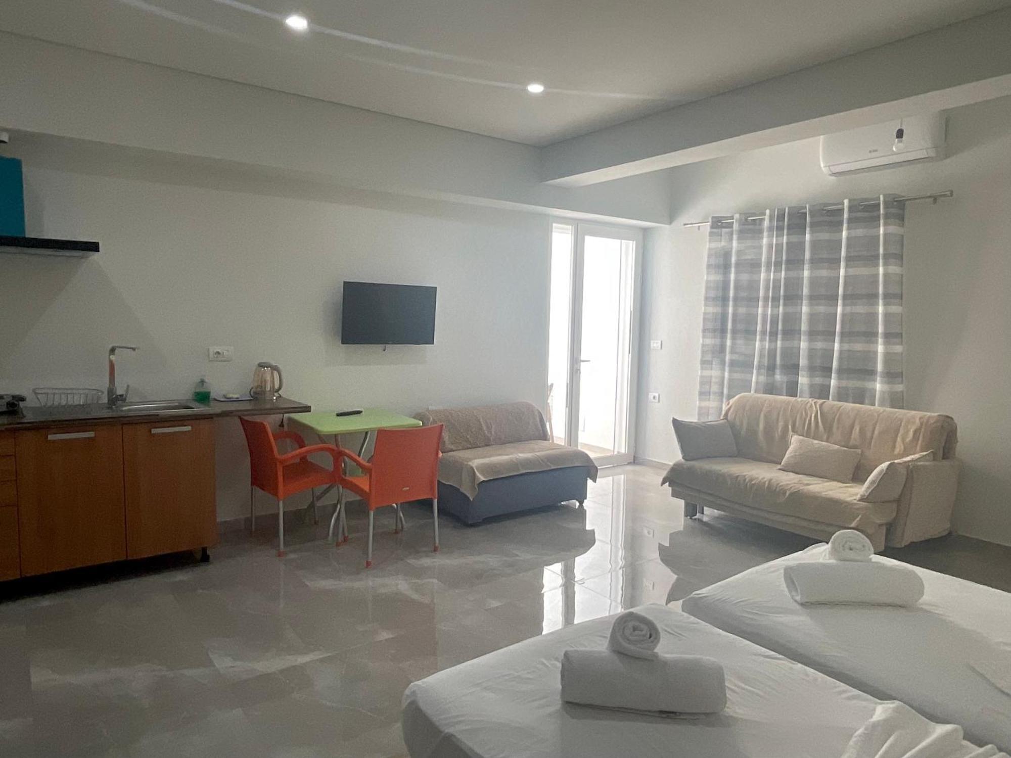 Mojito Beach Apartments With Free Parking Саранда Номер фото